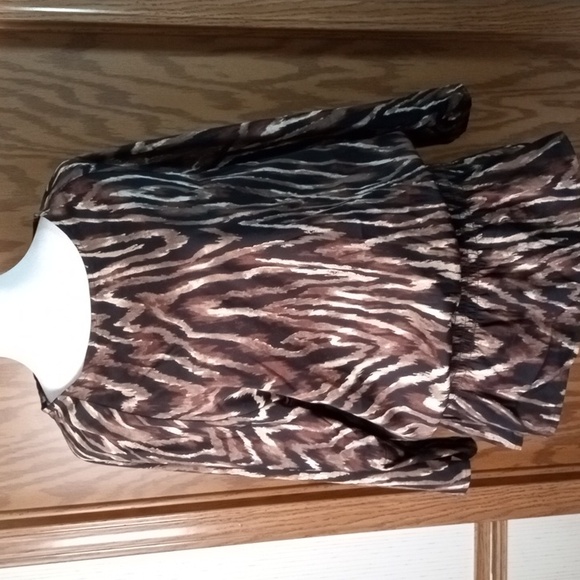 Chico's Black and White Graphic 3/4 Sleeve Blouse, Contemporary, Classic, Artsy - Picture 5 of 8